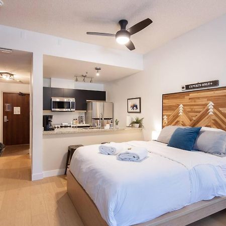 Newly Renovated Ski In Out W Pool 2 Hot Tubs Whistler Exterior photo