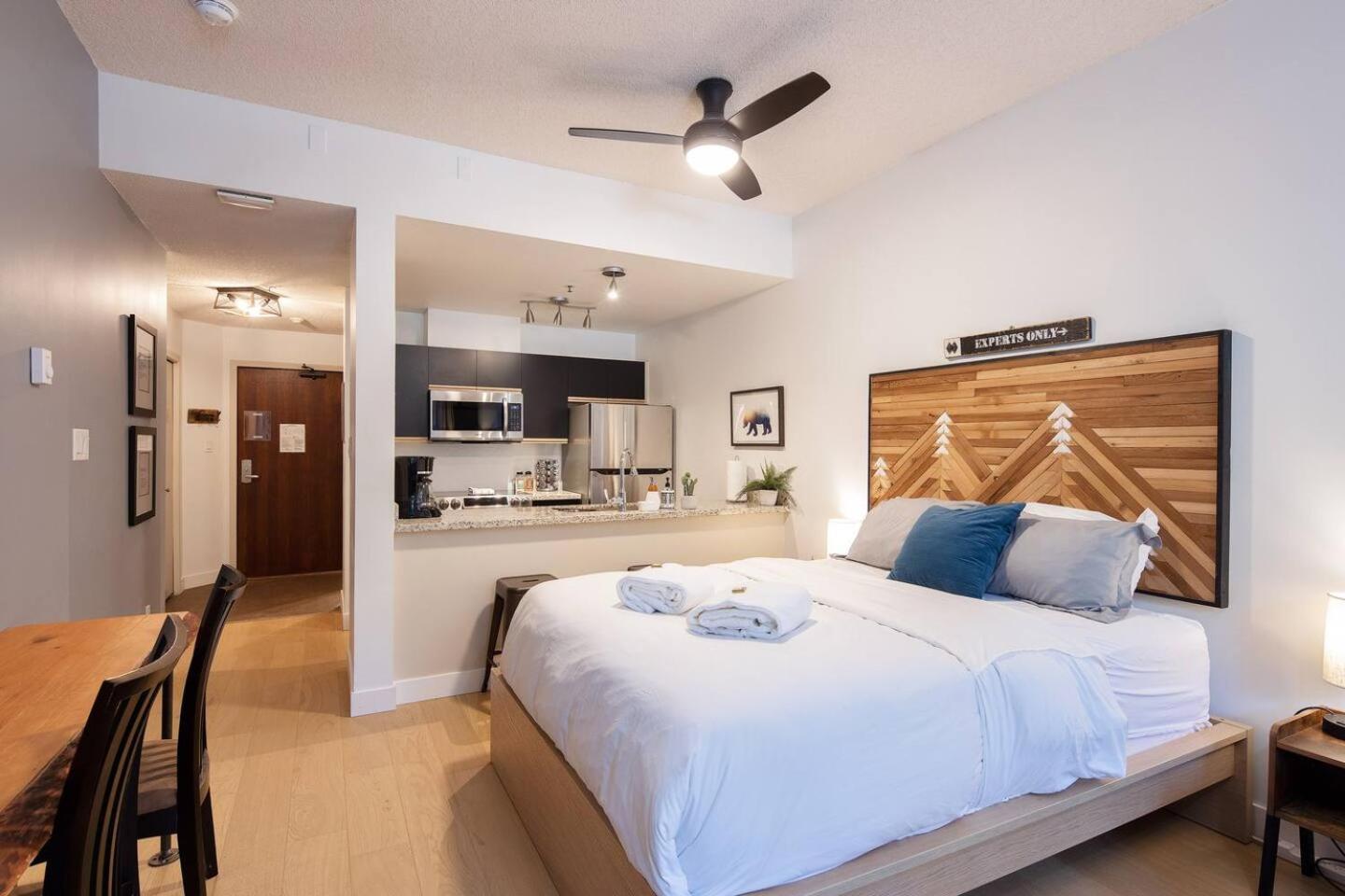 Newly Renovated Ski In Out W Pool 2 Hot Tubs Whistler Exterior photo