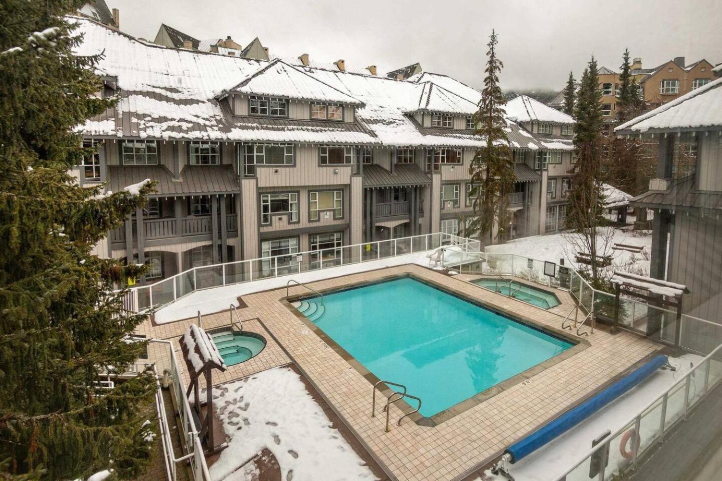 Newly Renovated Ski In Out W Pool 2 Hot Tubs Whistler Exterior photo
